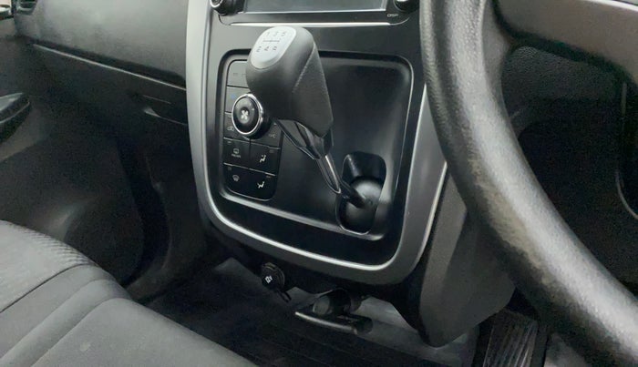 2017 Mahindra KUV 100 NXT K8 P 6 STR, Petrol, Manual, 84,452 km, Gear Lever