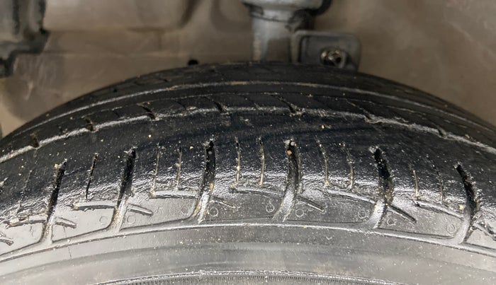 2016 Maruti Celerio VXI AMT (O), Petrol, Automatic, 61,944 km, Left Front Tyre Tread