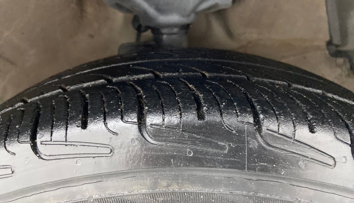 2016 Maruti Celerio VXI AMT (O), Petrol, Automatic, 61,944 km, Right Front Tyre Tread