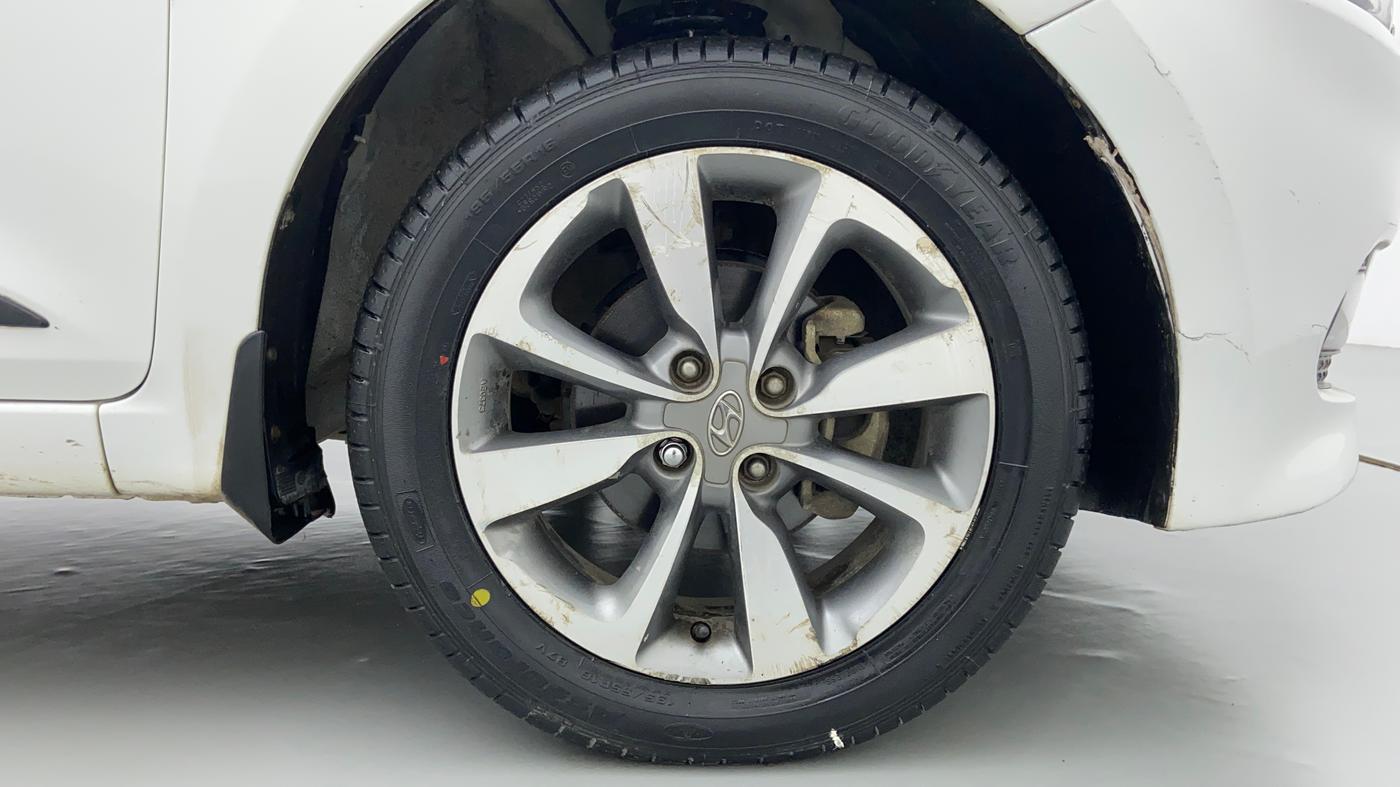 2017 Hyundai Elite i20 ASTA 1.2 (O), Petrol, Manual, 40,212 km, Right Front Wheel