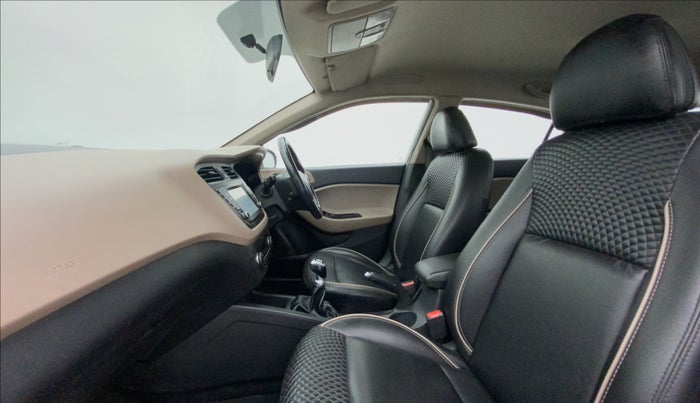 2017 Hyundai Elite i20 ASTA 1.2 (O), Petrol, Manual, 40,212 km, Right Side Front Door Cabin