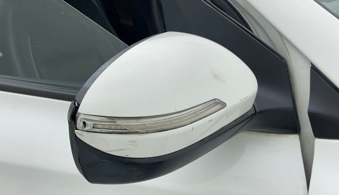 2017 Hyundai Elite i20 ASTA 1.2 (O), Petrol, Manual, 40,212 km, Right rear-view mirror - Cover has minor damage