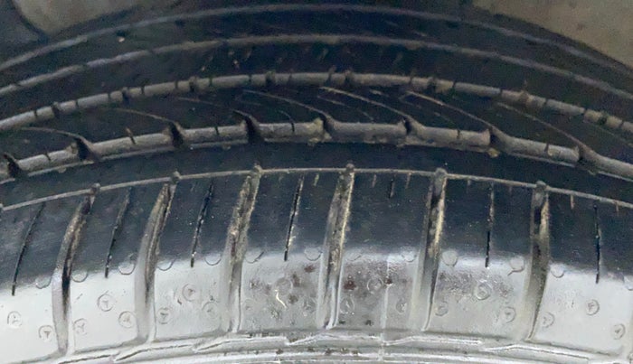 2017 Hyundai Elite i20 ASTA 1.2 (O), Petrol, Manual, 40,212 km, Left Front Tyre Tread