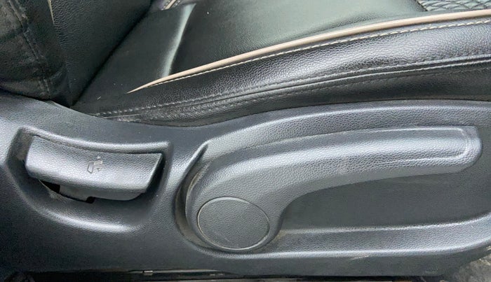 2017 Hyundai Elite i20 ASTA 1.2 (O), Petrol, Manual, 40,212 km, Driver Side Adjustment Panel