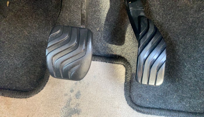 2017 Renault Kwid RXT 1.0 AMT, Petrol, Automatic, 72,056 km, Pedals