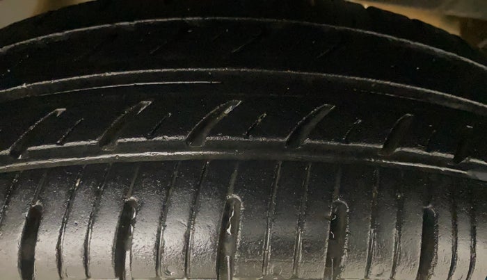 2017 Renault Kwid RXT 1.0 AMT, Petrol, Automatic, 72,056 km, Left Rear Tyre Tread