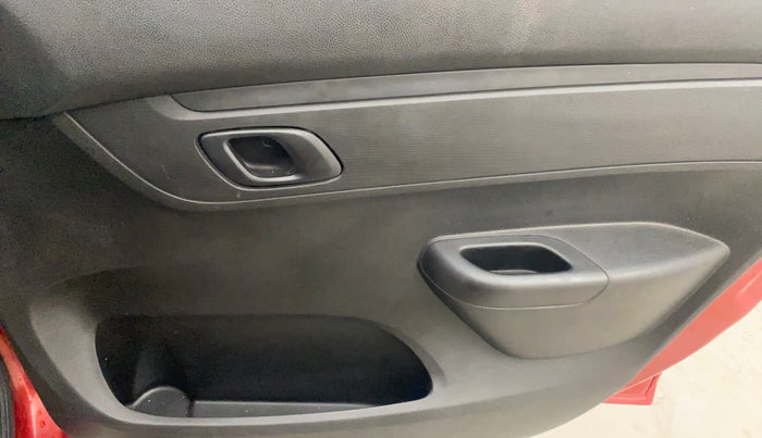 2017 Renault Kwid RXT 1.0 AMT, Petrol, Automatic, 72,056 km, Driver Side Door Panels Control