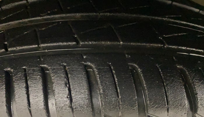 2017 Renault Kwid RXT 1.0 AMT, Petrol, Automatic, 72,056 km, Left Front Tyre Tread