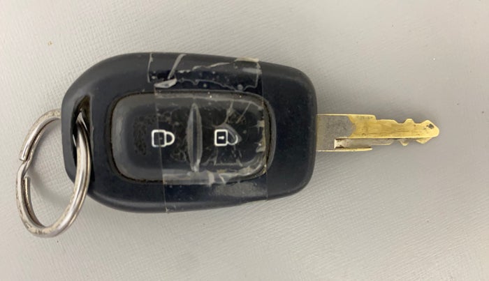 2017 Renault Kwid RXT 1.0 AMT, Petrol, Automatic, 72,056 km, Key Close Up