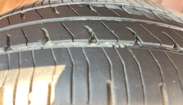 2015 Datsun Go T, Petrol, Manual, 62,942 km, Right Front Tyre Tread