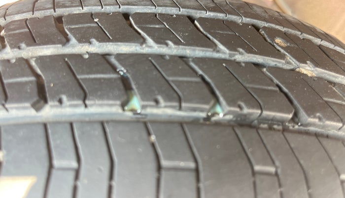 2015 Datsun Go T, Petrol, Manual, 62,942 km, Right Rear Tyre Tread