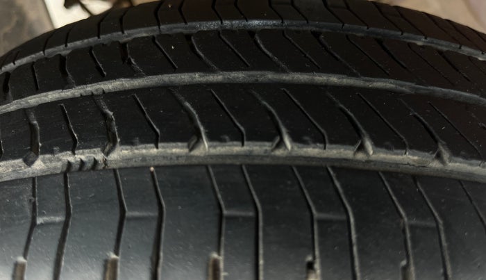 2015 Datsun Go T, Petrol, Manual, 62,942 km, Left Front Tyre Tread