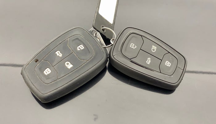 2021 Tata NEXON XZ PLUS (O) PETROL DARK EDITION, Petrol, Manual, 19,282 km, Key Close Up