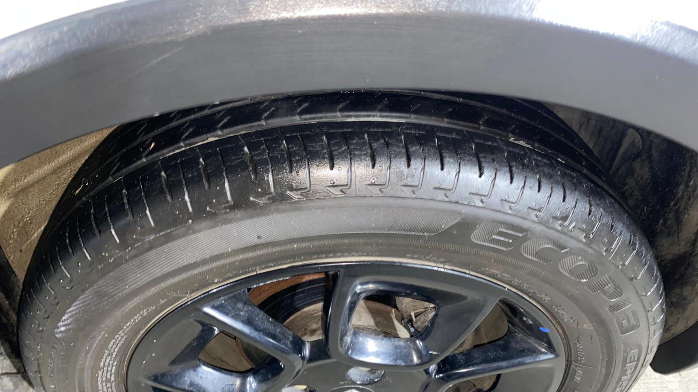 2021 Maruti IGNIS ALPHA 1.2 AMT, Petrol, Automatic, 29,402 km, Right Front Tyre Tread