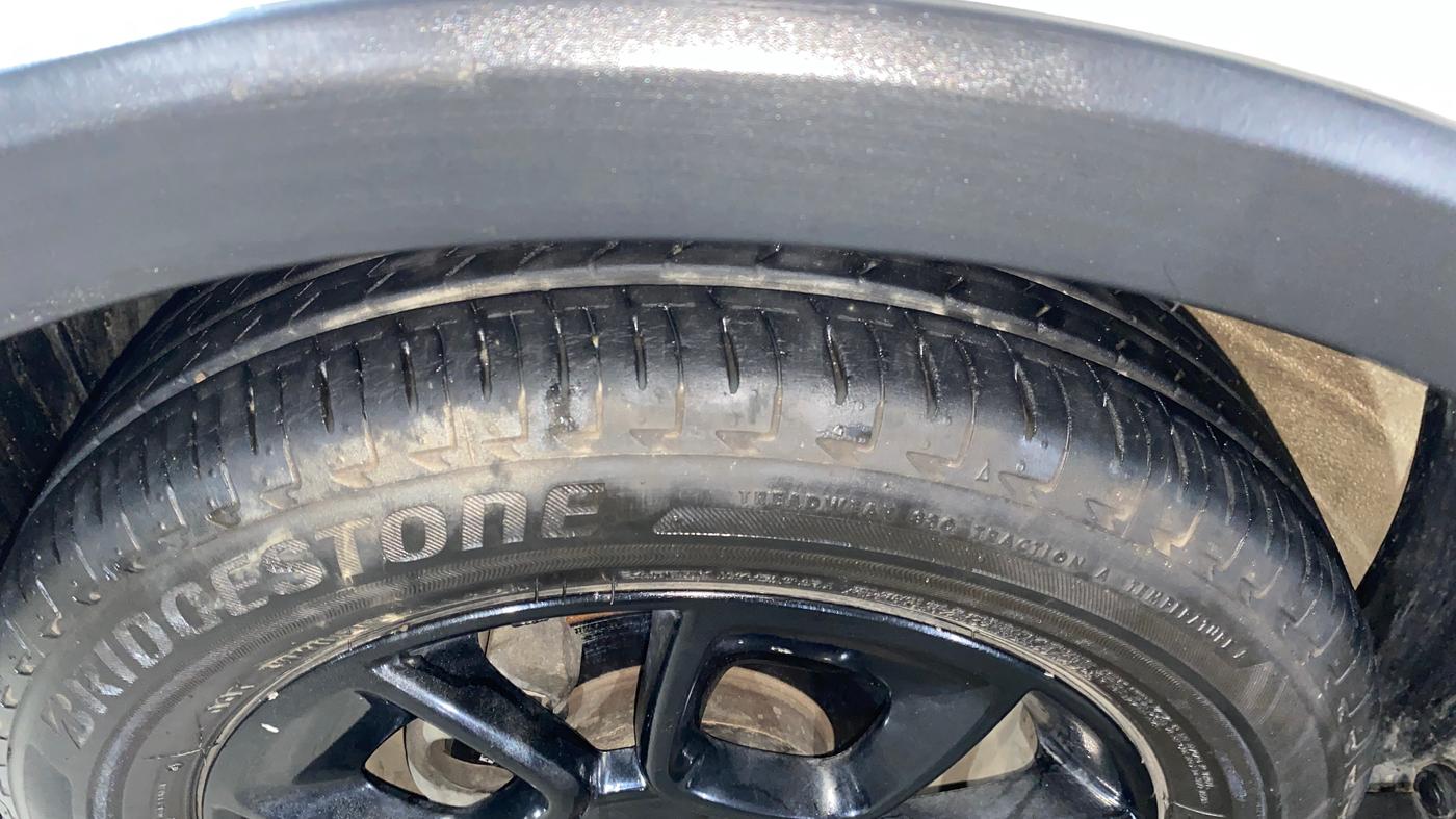 2021 Maruti IGNIS ALPHA 1.2 AMT, Petrol, Automatic, 29,402 km, Left Front Tyre Tread