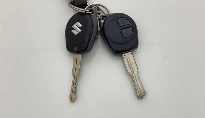 2015 Maruti Swift VXI, Petrol, Manual, 32,092 km, Key Close Up