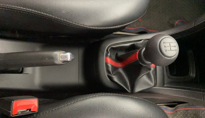 2015 Maruti Swift VXI, Petrol, Manual, 32,092 km, Gear Lever