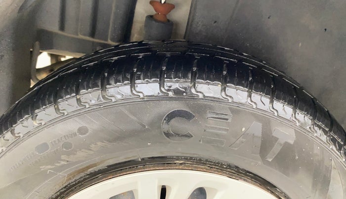 2015 Maruti Swift VXI, Petrol, Manual, 32,092 km, Right Rear Tyre Tread
