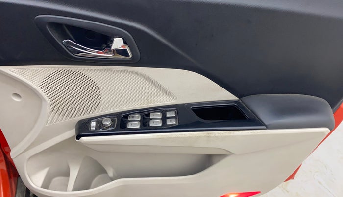2019 Mahindra XUV300 W8 1.2 PETROL, Petrol, Manual, 58,517 km, Driver Side Door Panels Control