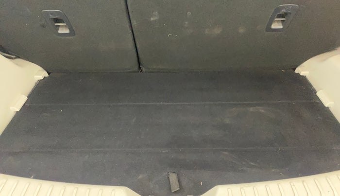 2019 Mahindra XUV300 W8 1.2 PETROL, Petrol, Manual, 58,517 km, Boot Inside