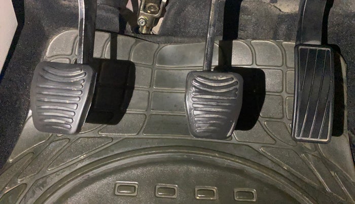 2019 Mahindra XUV300 W8 1.2 PETROL, Petrol, Manual, 58,517 km, Pedals