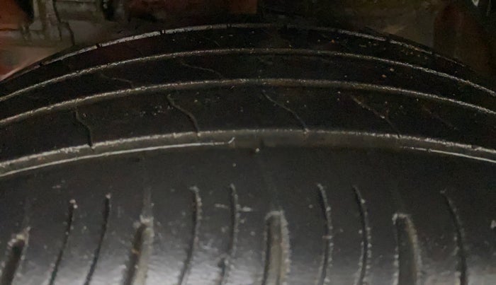 2019 Mahindra XUV300 W8 1.2 PETROL, Petrol, Manual, 58,517 km, Left Front Tyre Tread