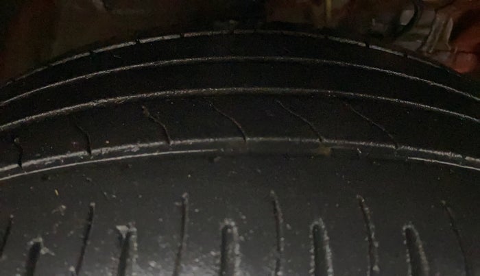 2019 Mahindra XUV300 W8 1.2 PETROL, Petrol, Manual, 58,517 km, Right Front Tyre Tread