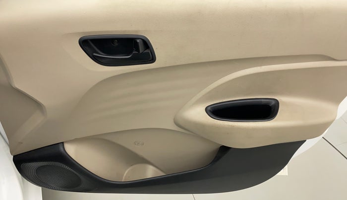 2021 Hyundai NEW SANTRO SPORTZ EXECUTIVE MT CNG, CNG, Manual, 89,396 km, Driver Side Door Panels Control