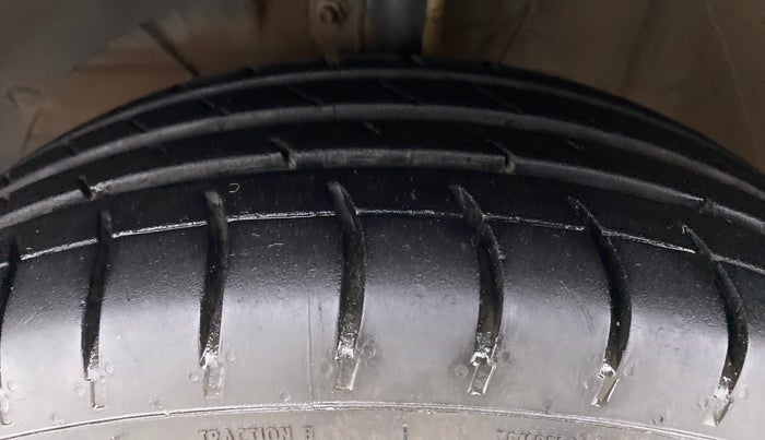2018 Maruti Swift ZXI + AMT, Petrol, Automatic, 94,642 km, Left Front Tyre Tread