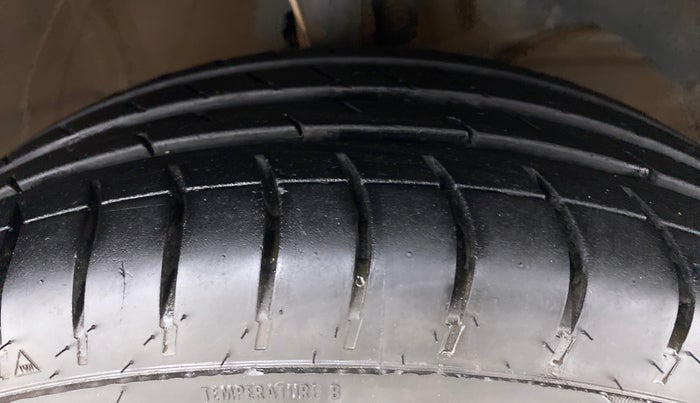 2018 Maruti Swift ZXI + AMT, Petrol, Automatic, 94,642 km, Right Front Tyre Tread
