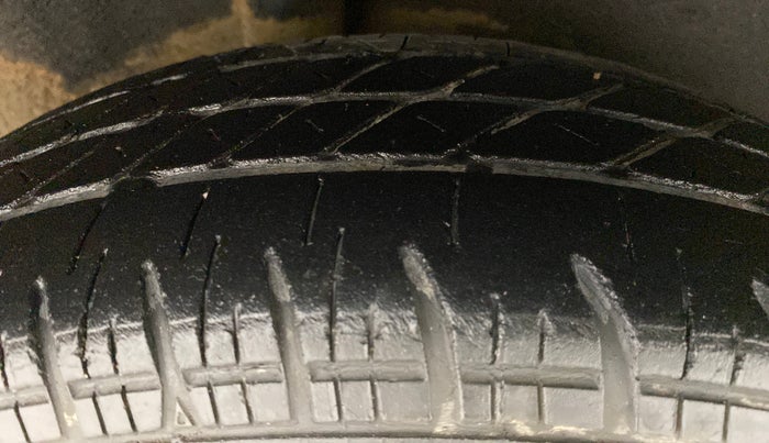 2010 Maruti Ritz VXI, Petrol, Manual, 48,079 km, Right Rear Tyre Tread