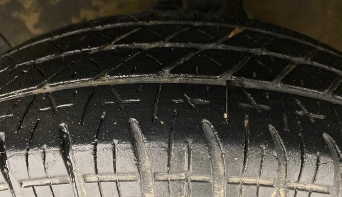 2010 Maruti Ritz VXI, Petrol, Manual, 48,079 km, Left Front Tyre Tread