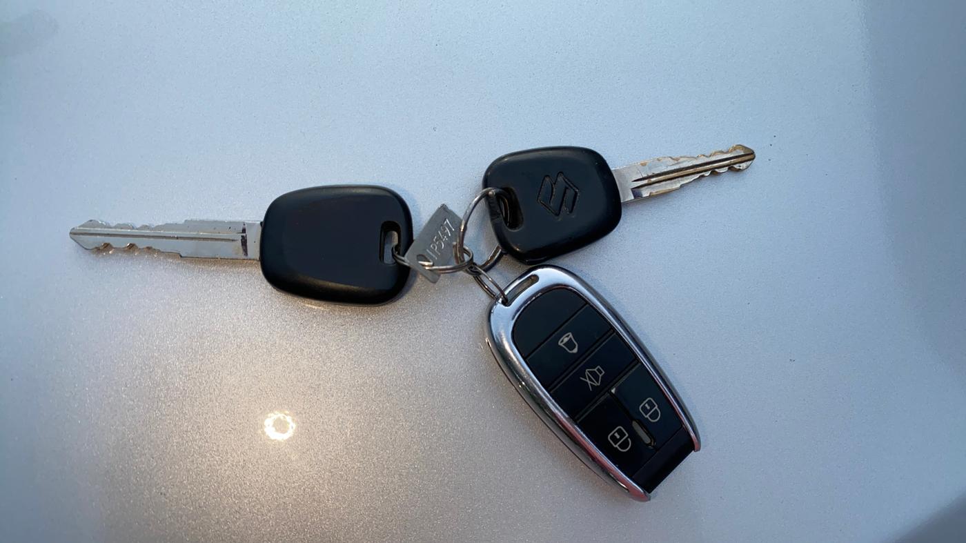 2014 Maruti Swift Dzire LXI, CNG, Manual, 67,340 km, Key Close Up