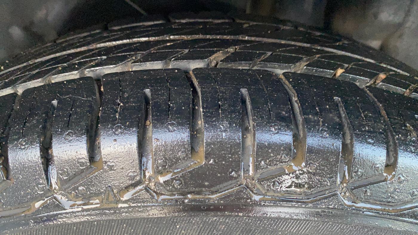 2014 Maruti Swift Dzire LXI, CNG, Manual, 67,340 km, Left Rear Tyre Tread