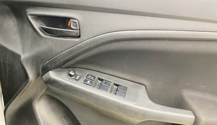 2025 Maruti BREZZA VXI S-CNG, CNG, Manual, 34,334 km, Driver Side Door Panels Control