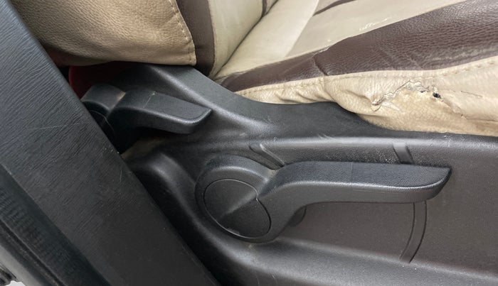 2014 Mahindra XUV500 W6, Diesel, Manual, 1,08,943 km, Driver Side Adjustment Panel