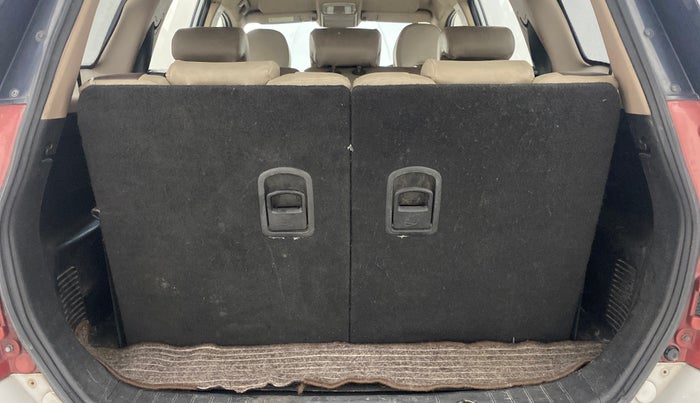 2014 Mahindra XUV500 W6, Diesel, Manual, 1,08,943 km, Boot Inside