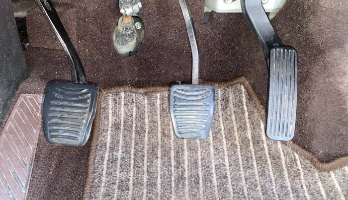 2014 Mahindra XUV500 W6, Diesel, Manual, 1,08,943 km, Pedals