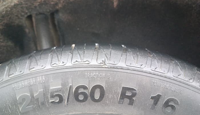 2017 Maruti Vitara Brezza ZDI, Diesel, Manual, 1,00,560 km, Right Rear Tyre Tread