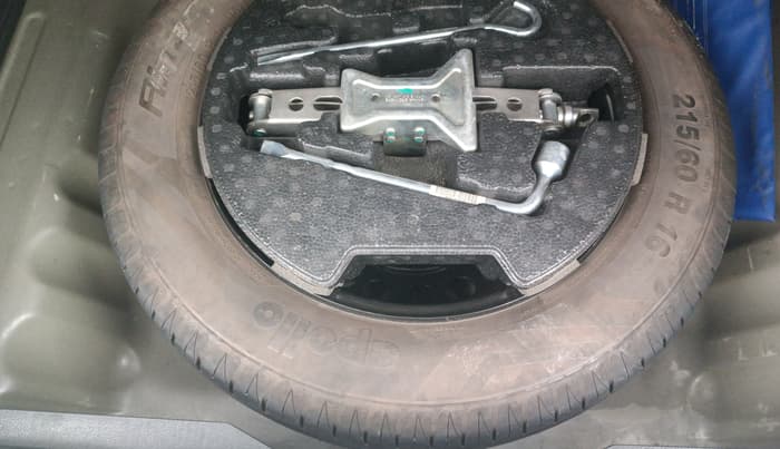 2017 Maruti Vitara Brezza ZDI, Diesel, Manual, 1,00,560 km, Spare Tyre