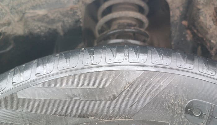 2017 Maruti Vitara Brezza ZDI, Diesel, Manual, 1,00,560 km, Left Front Tyre Tread