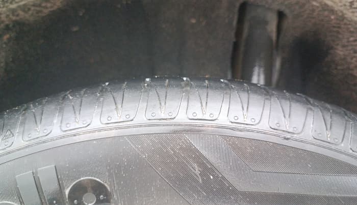 2017 Maruti Vitara Brezza ZDI, Diesel, Manual, 1,00,560 km, Left Rear Tyre Tread