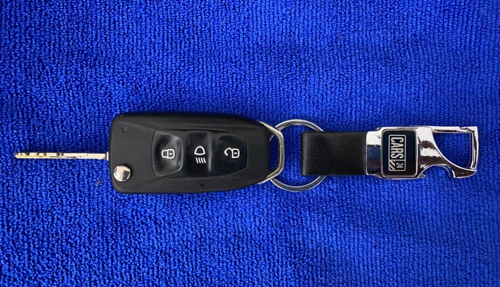 2017 Tata Tiago XZ PETROL, Petrol, Manual, 1,03,178 km, Key Close Up