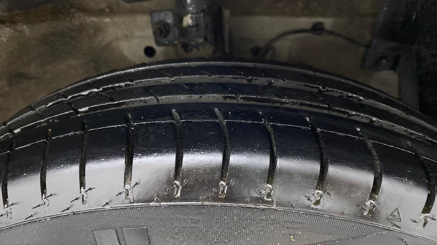 2016 Maruti Swift Dzire VDI ABS, Diesel, Manual, 96,068 km, Right Front Tyre Tread