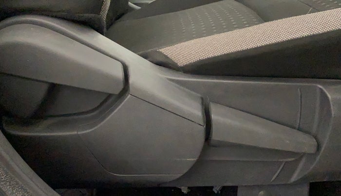 2023 Nissan MAGNITE XV MT, Petrol, Manual, 13,019 km, Driver Side Adjustment Panel