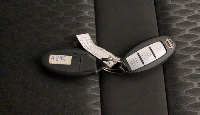 2023 Nissan MAGNITE XV MT, Petrol, Manual, 13,019 km, Key Close Up