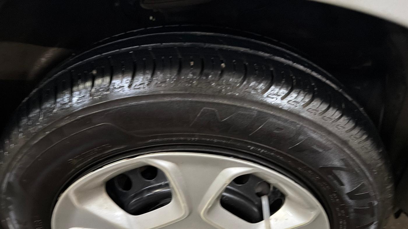 2019 Maruti S PRESSO VXI PLUS AMT, CNG, Automatic, 1,13,457 km, Right Front Tyre Tread