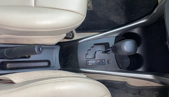 2019 Toyota YARIS J CVT, Petrol, Automatic, 60,978 km, Gear Lever