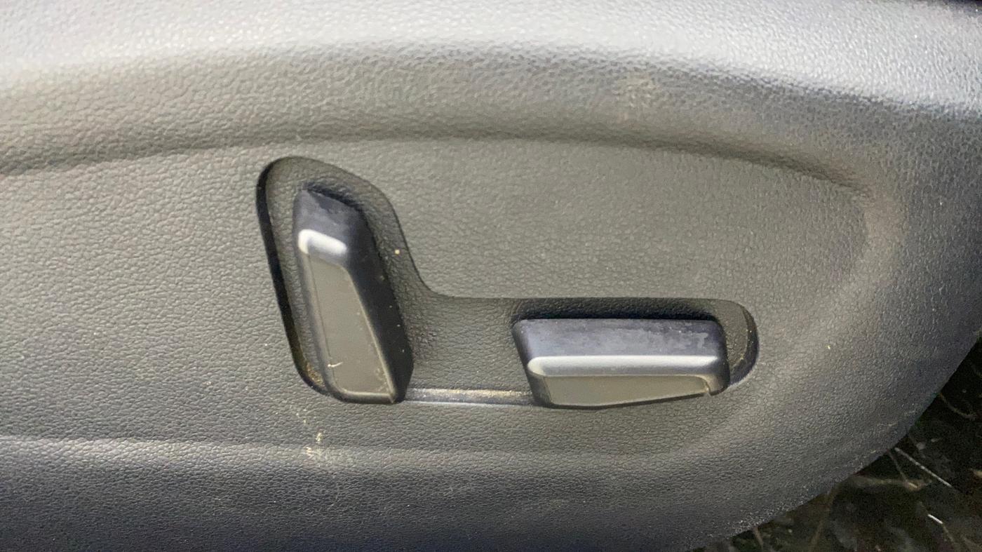 2024 Hyundai ALCAZAR PLATINUM 1.5 MT 7STR, Diesel, Manual, 9,508 km, Driver Side Adjustment Panel