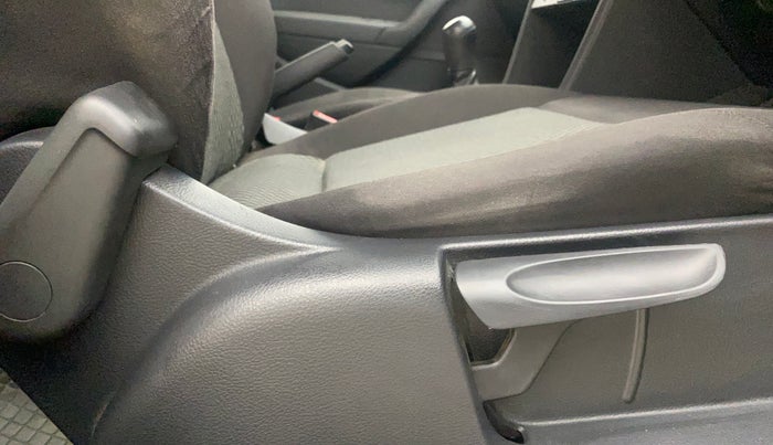 2015 Volkswagen Vento COMFORTLINE 1.6, Petrol, Manual, 29,969 km, Driver Side Adjustment Panel